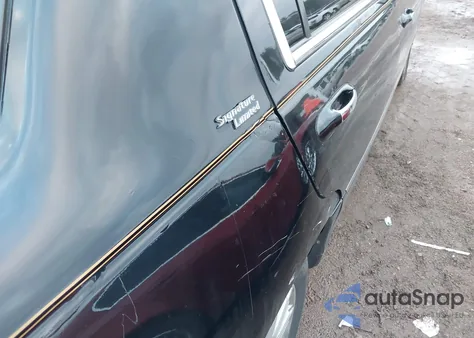 2007 Lincoln Town Car Signature Limited z USA, uszkodzony, nr VIN 1LNHM82W87Y612560